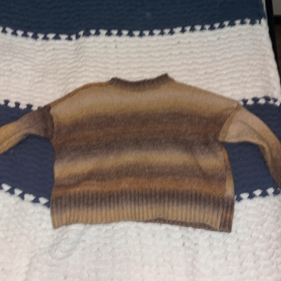 Altar’s State Sweater - Picture 2 of 3